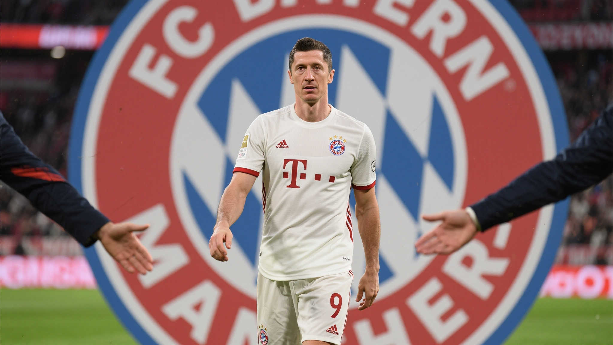 拜仁引援紧张情绪显现:埃贝尔突离美国 案例分析方面,当初莱万多夫斯基成功运作加盟成法案便